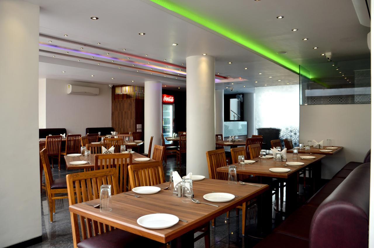 Oyo 10672 Hotel Riviera Nashik Eksteriør billede