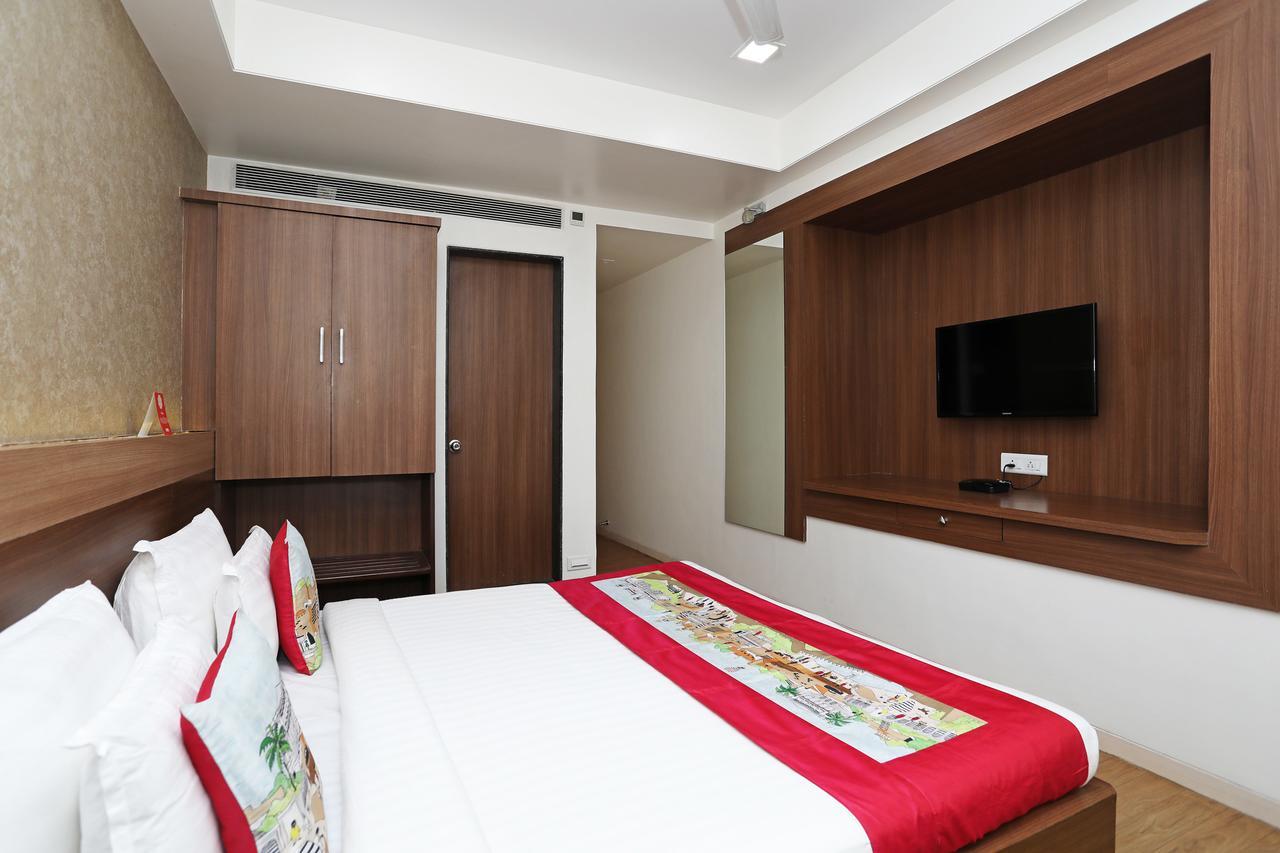 Oyo 10672 Hotel Riviera Nashik Eksteriør billede