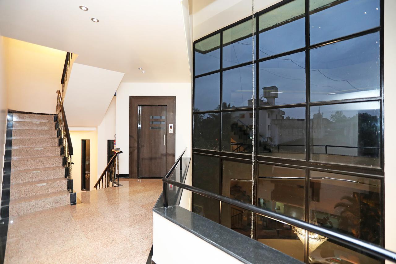 Oyo 10672 Hotel Riviera Nashik Eksteriør billede