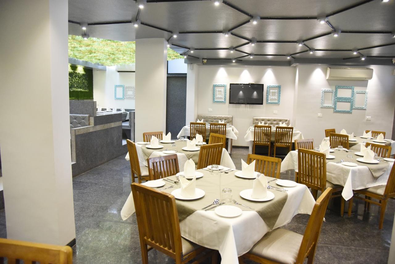 Oyo 10672 Hotel Riviera Nashik Eksteriør billede
