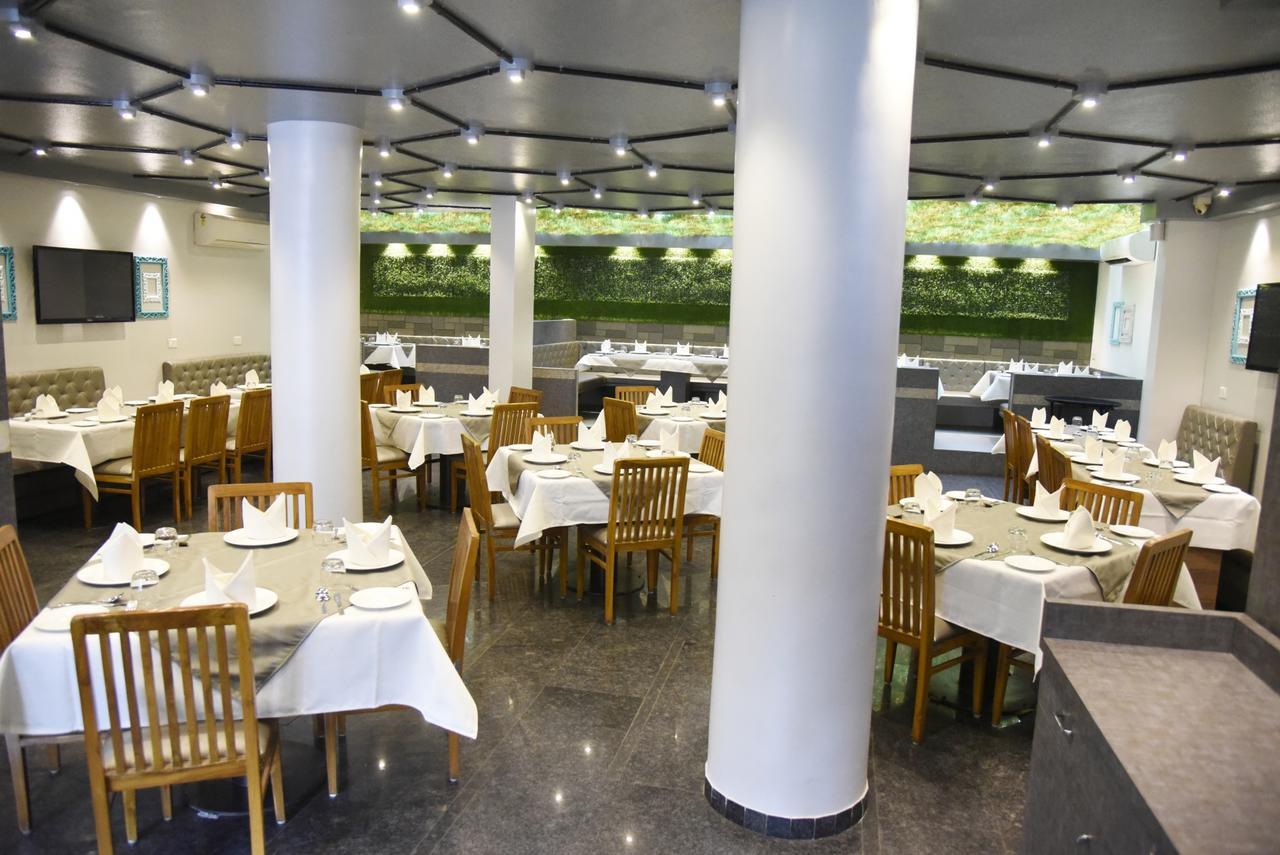 Oyo 10672 Hotel Riviera Nashik Eksteriør billede