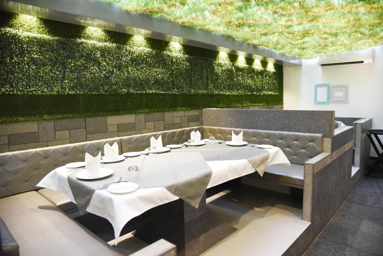 Oyo 10672 Hotel Riviera Nashik Eksteriør billede