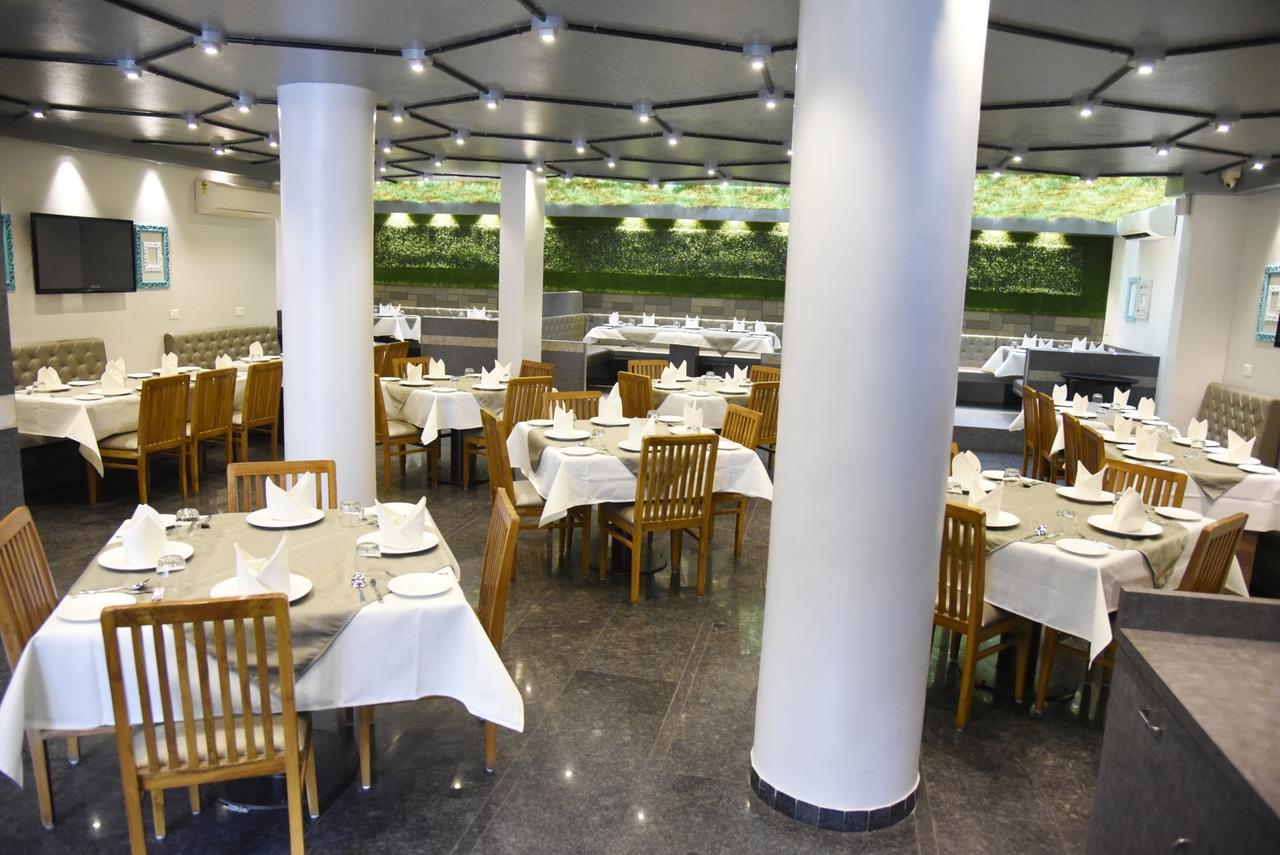 Oyo 10672 Hotel Riviera Nashik Eksteriør billede