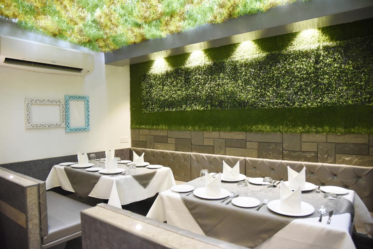 Oyo 10672 Hotel Riviera Nashik Eksteriør billede