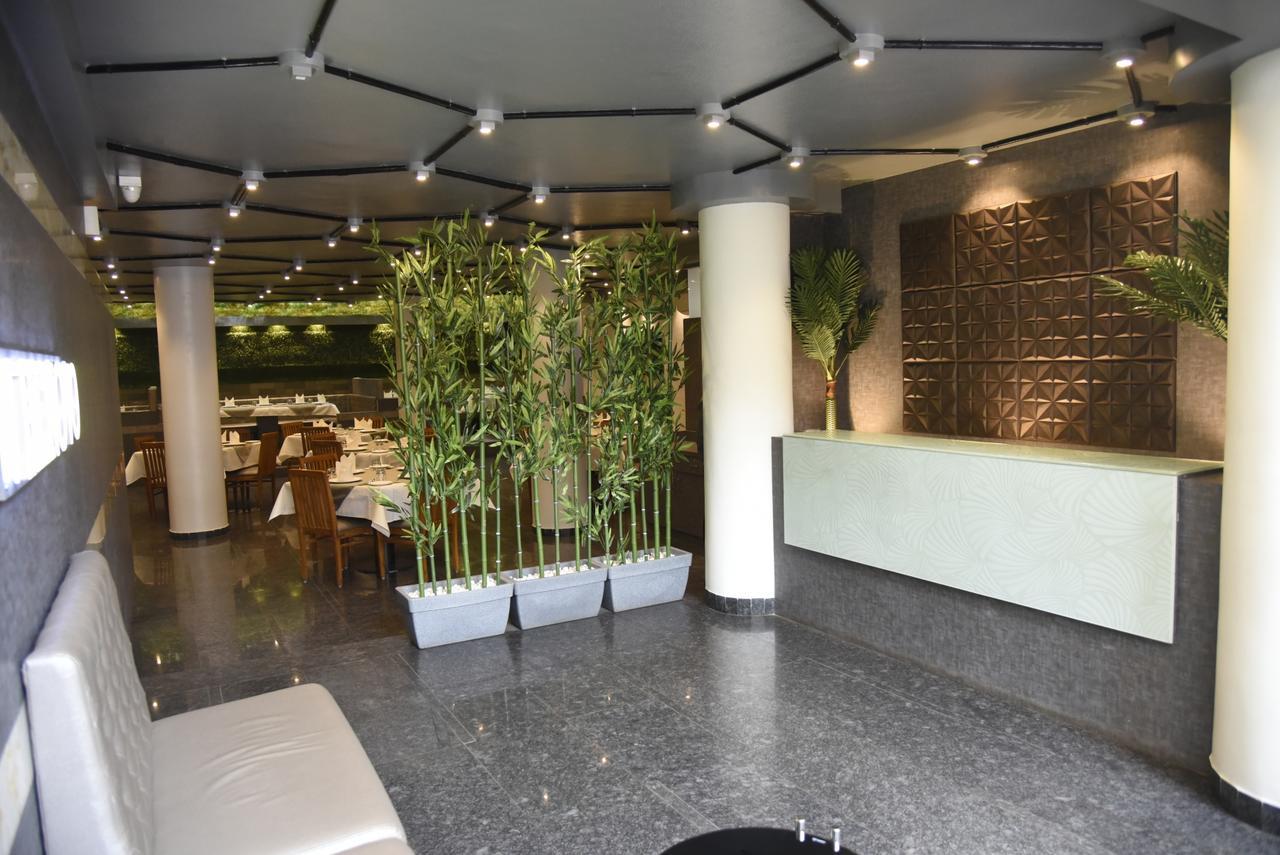 Oyo 10672 Hotel Riviera Nashik Eksteriør billede