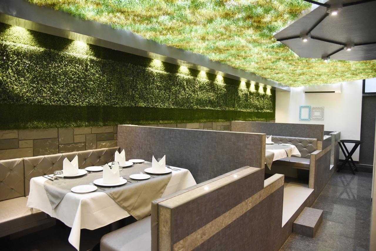 Oyo 10672 Hotel Riviera Nashik Eksteriør billede