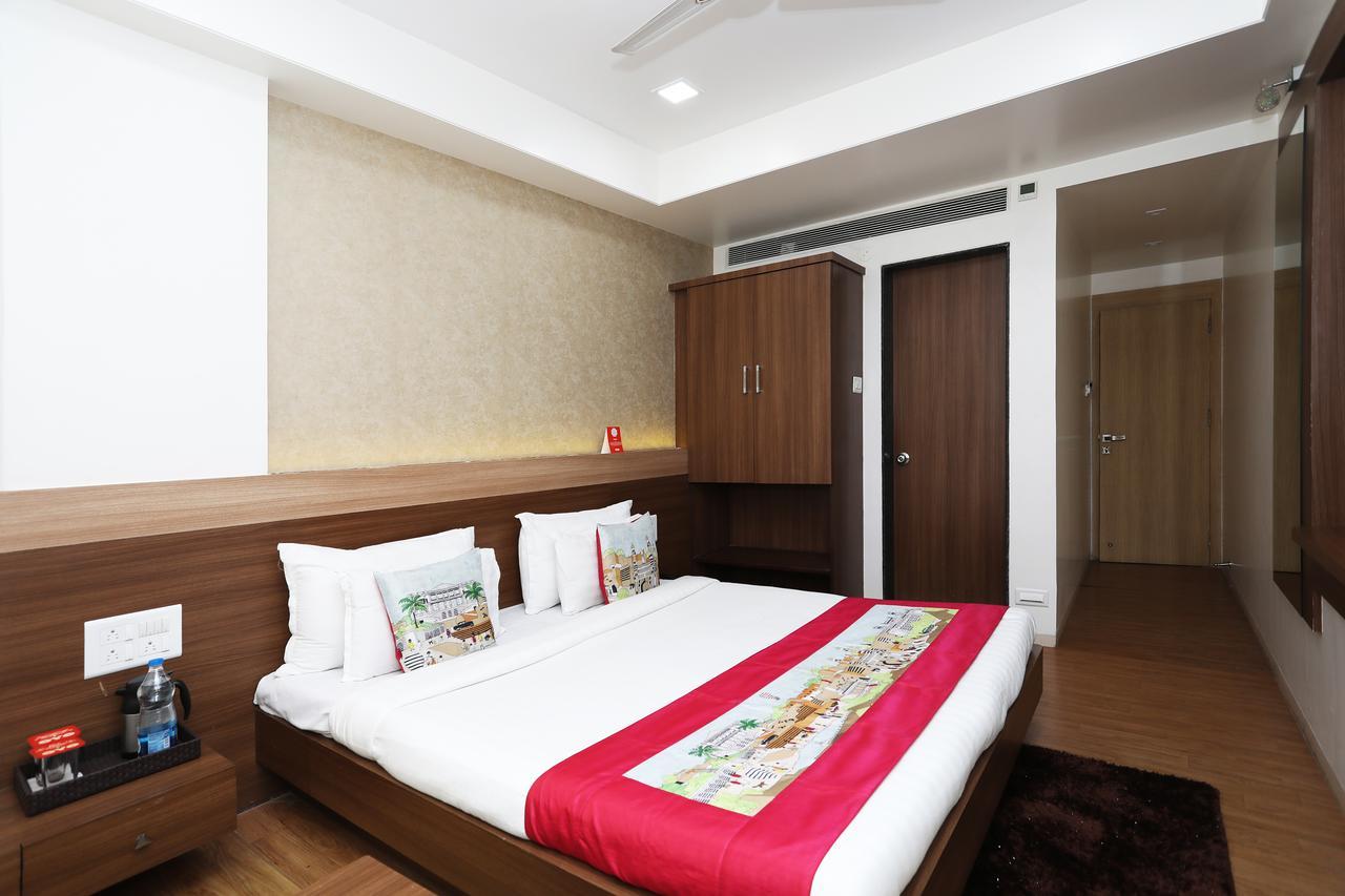 Oyo 10672 Hotel Riviera Nashik Eksteriør billede